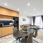 Apartament Luxury 1br * Free Parking * Rowing Base *
