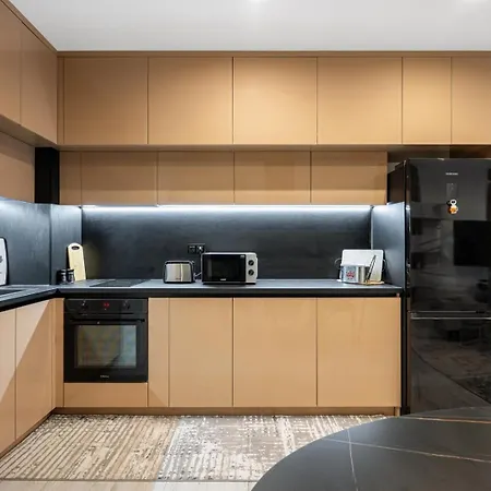 Luxury 1br * Free Parking * Rowing Base アパート